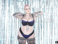 Galda Lou - Nothing But Curves