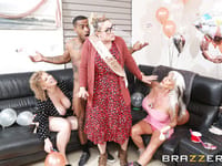 Sara Jay, Sally D'Angelo - Milfs Like It Big