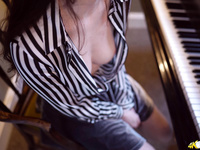 Sophia Smith - Downblouse Jerk