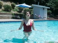 Liv Wild - This Girl Sucks