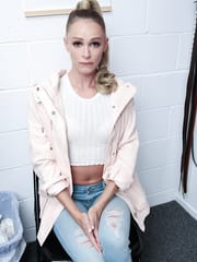 Emma Hix - Shoplyfter