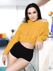 Gabriella Paltrova, Luna Star - Hot and Mean