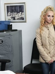 Sadie Hartz - Shoplyfter