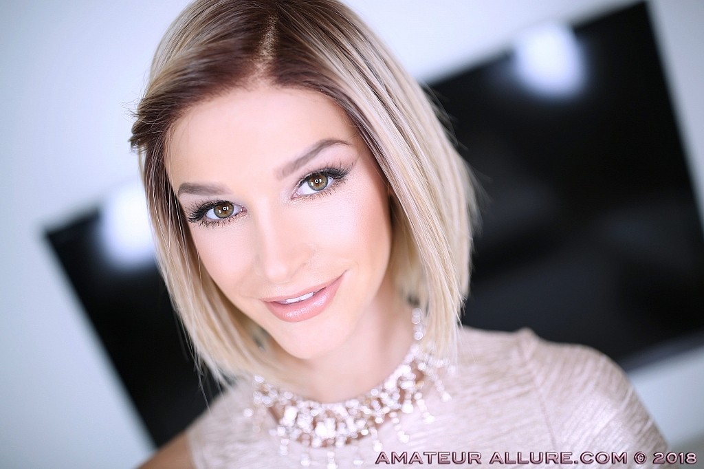 Emma Hix - Amateur Allure