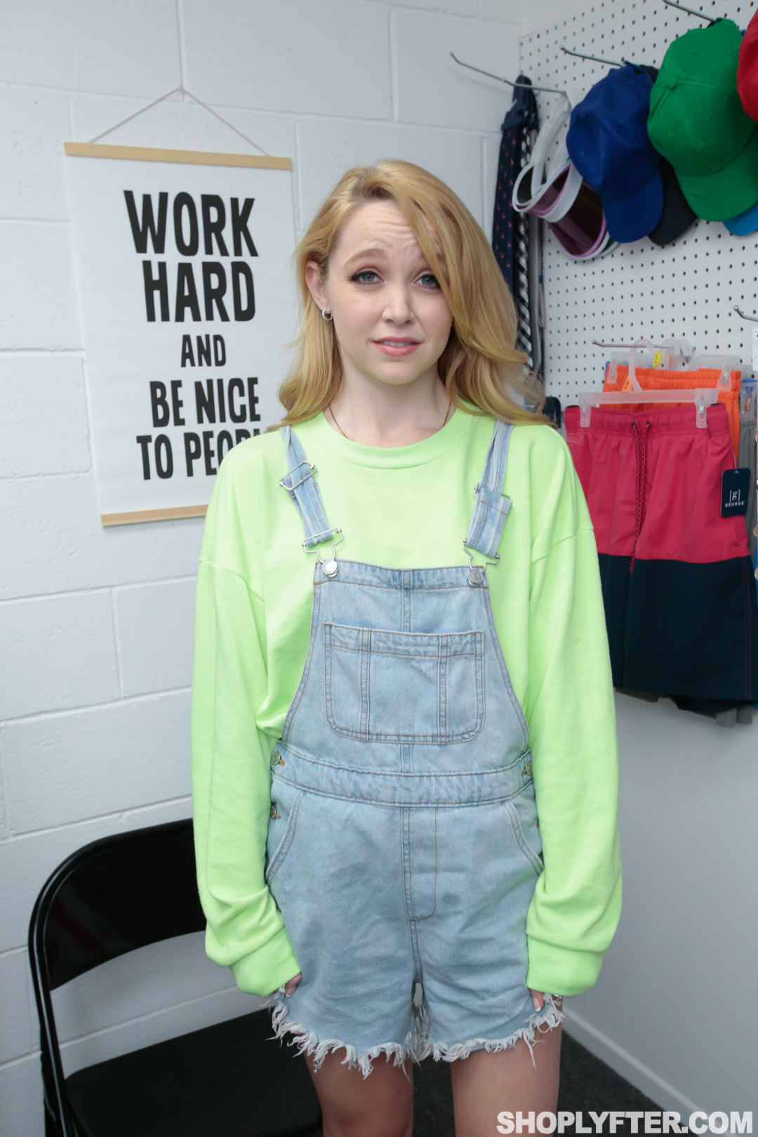 Nikole Nash - Shoplyfter
