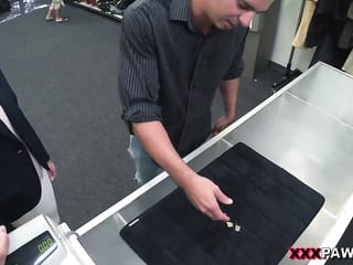 Moglie del cliente vuole il D! - XXX Pegno