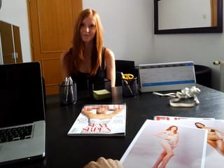 MODELOS CHECA SÚPER joven adolescente Redhead hace nada por FAME