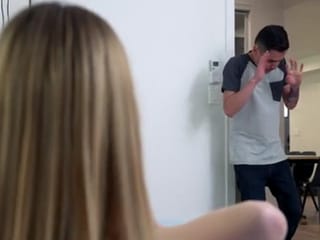 J'ai attrapé mes belles-étapes salopes se touchant et elle me veut !! - Molly Little