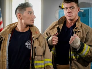 Schwule Feuerwehrmänner in der Umkleidekabine