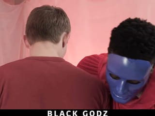 Black Godz - garoto branco bateu cru por um pau preto enorme