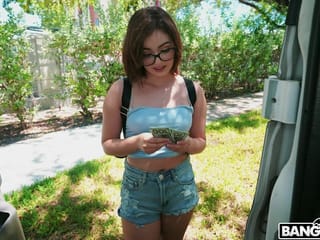 Nerdy Miami Girl Leana Loves Hops dans le Bangbus