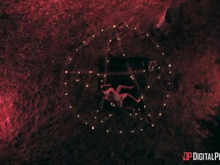 Сатанинский секс с Эбигейл в заброшенном лесу