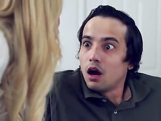 La belle-mère cumhungry Rachael Cavalli entre dans son beau-toxicomane porno