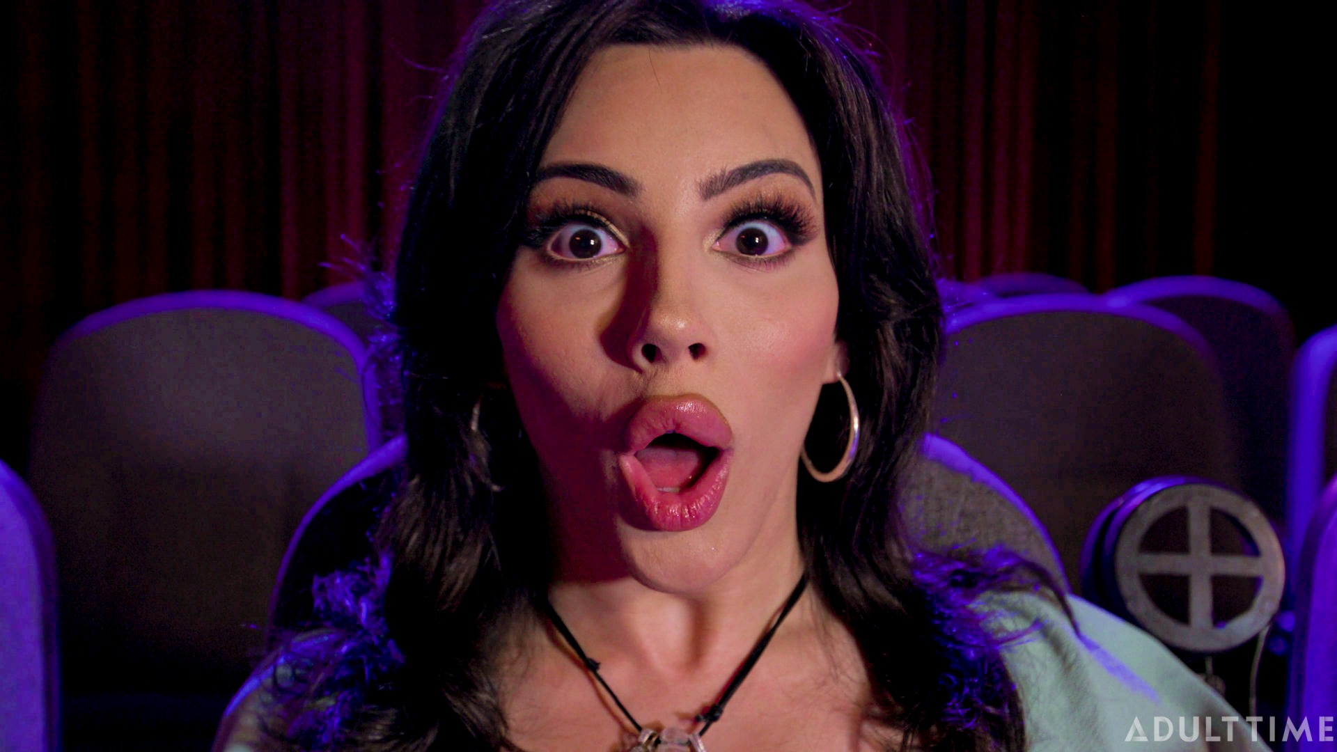 Жалаңаш орындаушылармен порнографиялық қойылымды көріңіз Ең үлкен әйел бодибилдер