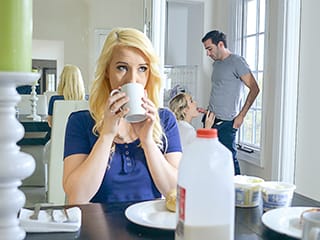 A la hora de dormir BadMILFs bacanales - Ley Maxim, Darcie Belle