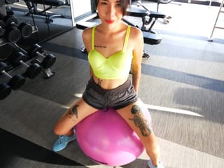 Allenamento di palestra e sesso di Amateur Thai Milf con un grosso cazzo dopo