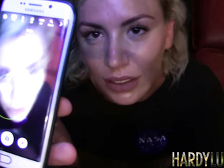 Britisch eingefärbt Blondie Yuffie Doggystyle fickt vor dem Blowjob