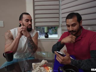 Curvy Milf Tiffani Madison en el plato hoy para el cazador de milf