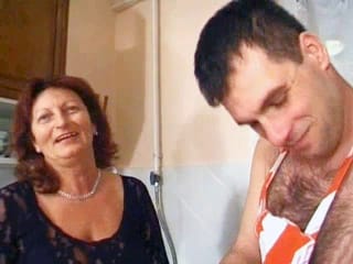Una nonna si fa figa pelosa farcito In Cucina
