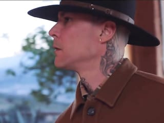 Plus profond: la cow-girl volontaire Jazlyn a un goût pour les mauvais garçons