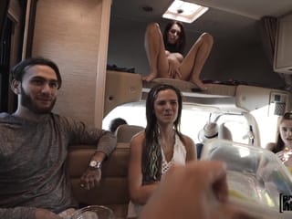 Festival de musique Roadtrip s'est bien passé dans un camping-car avec Nympho Lila Love