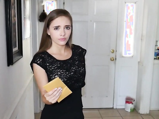 La sexy Skye West hace que la polla de su cliente se sienta genial