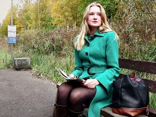 Bree Haze si masturba nel bosco