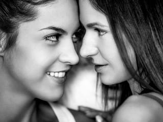 Spagnola Carolina Abril e la sua amica ucraina