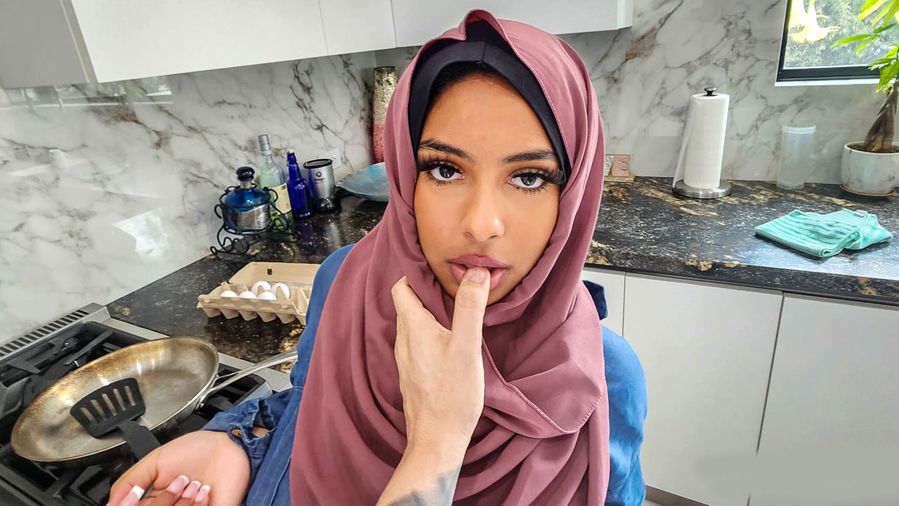 Arab teen wife Hadiya Honey really needs to learn a few things about sex at Fapnado image