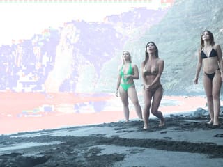 ¡Lluvia de sensualidad bajo el sol Tenerife!