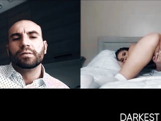 Schönes Baby Athena Faris Solo Muschi spielt für Stiefvater