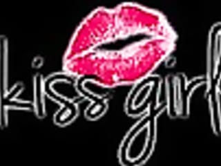 Le brune arrapate Elle Alexandra e Kiera Winters si leccano le fiche bagnate!