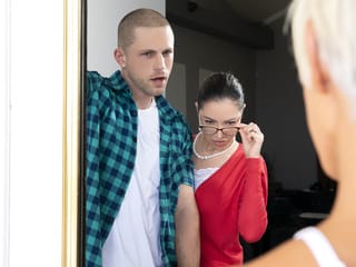 Sexo molhado e selvagem de TS Miran com encanador de mente aberta