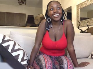 Enormi tette Curvy African Amateur fa uscire una finta chiamata di casting