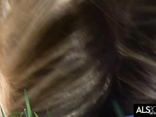 Daniella Rose und Gina Gerson bringen sich gegenseitig zum Kommen