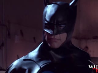 Batman Resgata Duas Gatas Sedentas Por Um 3some E Seu Saboroso Sêmen