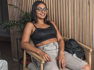 Nerdy college latina tiener met bril zet de casting set IN VUUR!!!