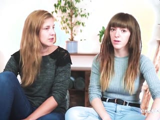 Ersties -Die saarländischen Mädchen Kate und Nicky F haben Spaß miteinander