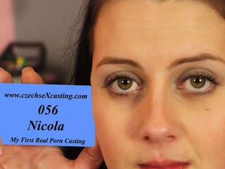 Ragazza in carne a un casting