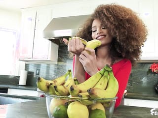 Karlo Karrera é foda cabelo encaracolado gata preta Cecilia Lion