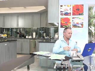 Очаровательны цыпленок Йозлин Келли трахается у ее утепенного