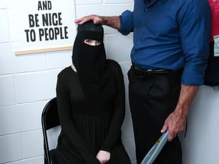 Muslim jugendlich Dieb Delilah Tag ausgesetzt und ausgebeutet nach Stehlen