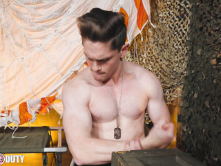 ActiveDuty - Musculoso Pax Perry follado por un hunk