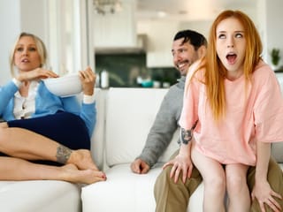 Veja Madi sendo fodida por Tommy Pistol em sua apertada pussy de adolescente!