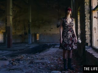 Impertinente esfregando buceta lésbico com Beata B e Emily J
