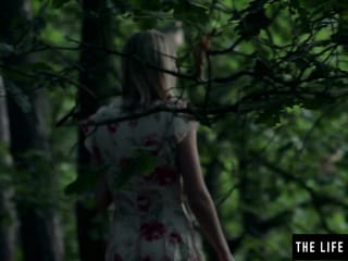 Makny loira nastya c fica nua e suja na floresta