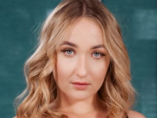 Primo anal con Chloe Chevalier