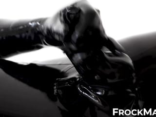 Sessione di pompini appassionata dal fetish Rubber Covered