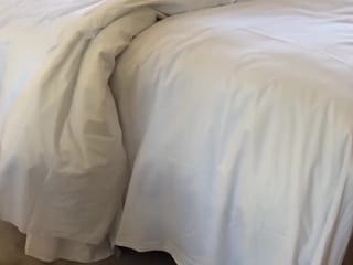 Tina Kay filmado con un teléfono inteligente con su amante secreto