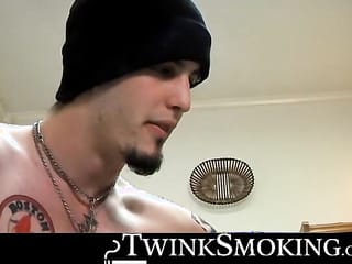 Straight jocks Billy da Kidd and Axel fires up smoke and start their cock rockin